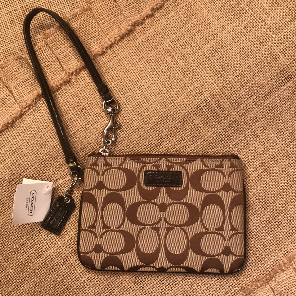 NWT Coach side zip wristlet. Khaki/Mahogany